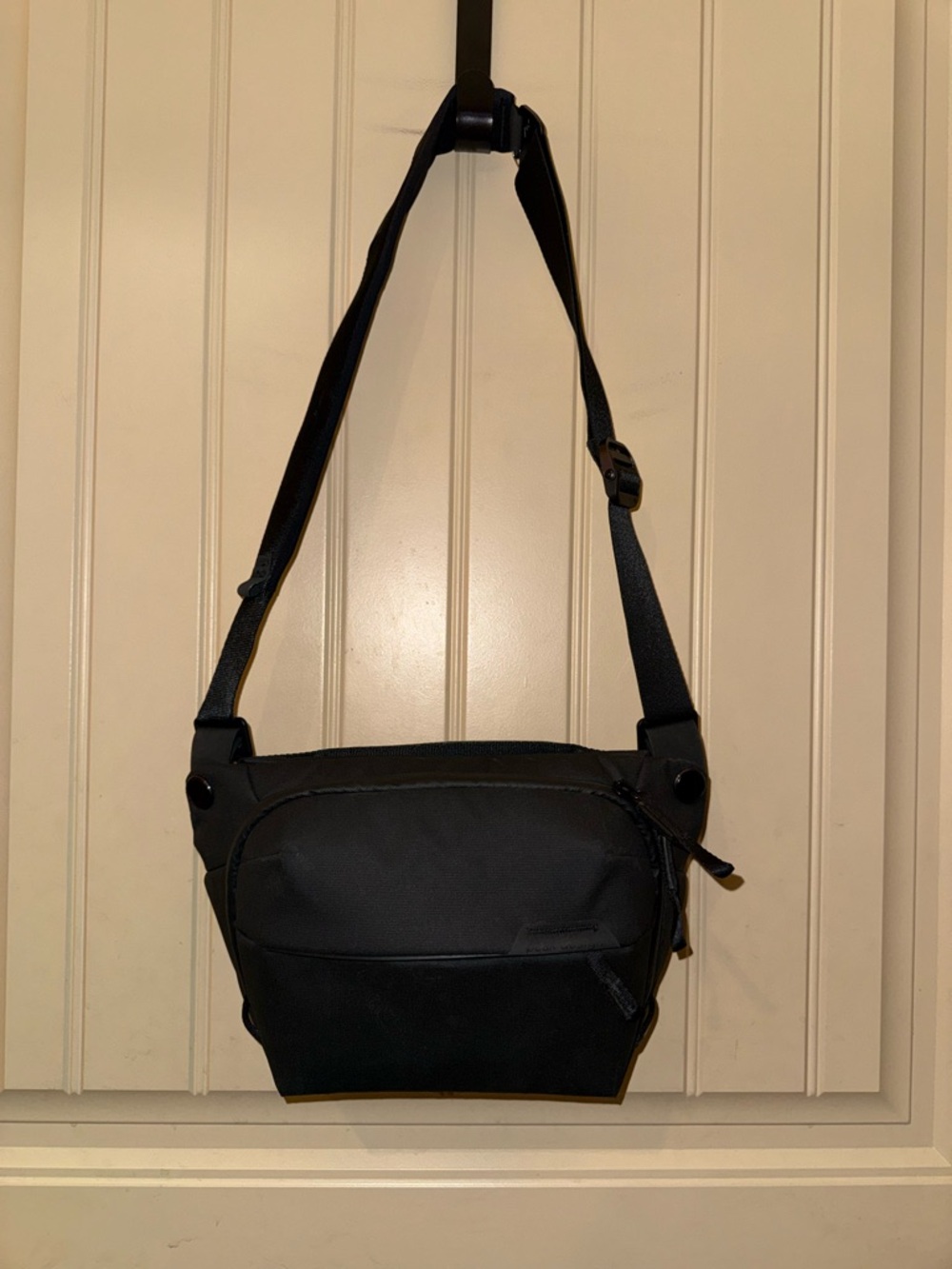 (SOLD) Peak Design Everyday Sling 3L Black Travel Modern Camera Bag